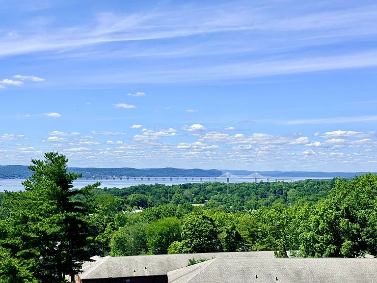 155 Beacon Hill Dr #8 — Photo 23