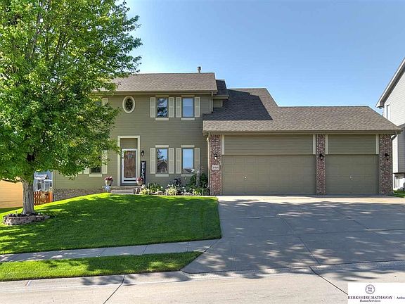 3rd image of 15419 Cottonwood St