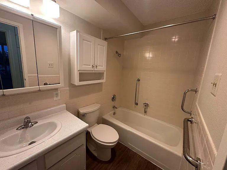 411 Lakewood Cir #C407 — Photo 12