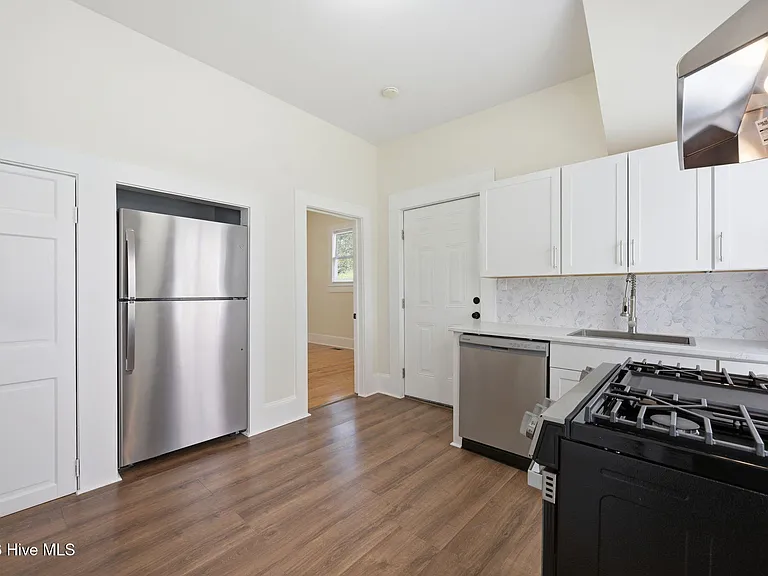511 Middle St #A — Photo 11