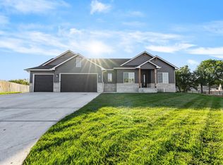 129 E Burlington Dr, Mulvane, KS 67110