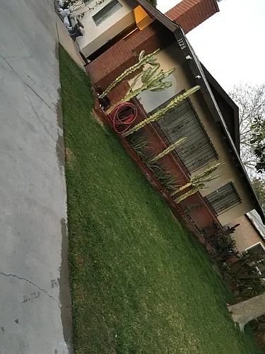 W Victoria St Photo 1