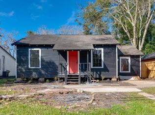 1105 N Valderas St, Angleton, TX 77515