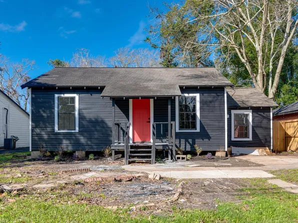 1105 N Valderas St, Angleton, TX 77515