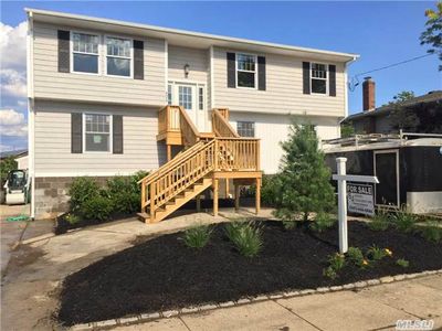 828 Beach St, Lindenhurst, NY, 11757