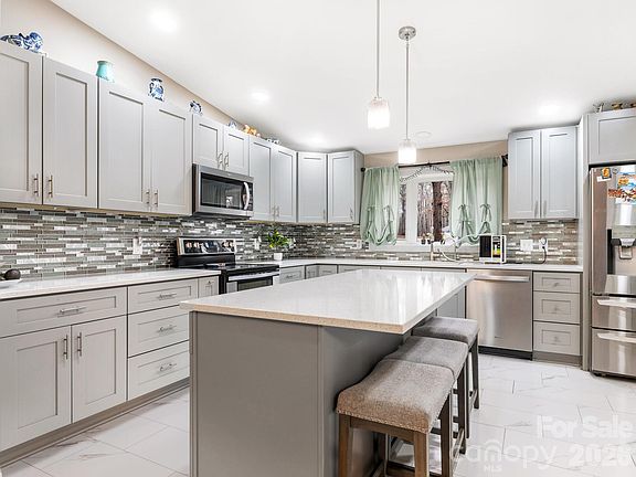 4th image of 2219 Wade Funderburk Rd