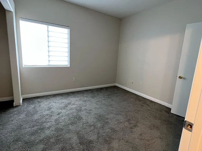 2110 N Los Feliz St #1082 — Photo 7