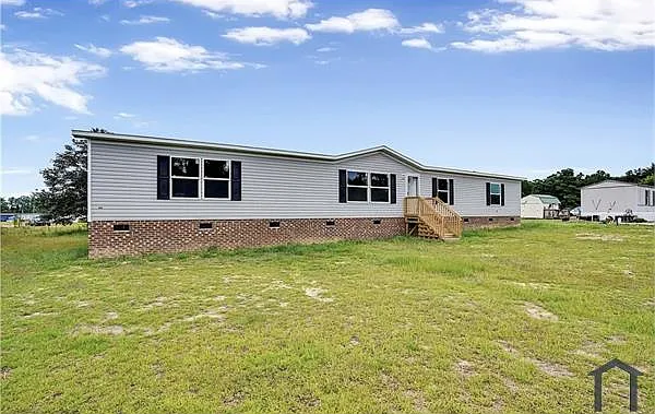 5 bed, 2200 sqft, $2,300 — Photo 2