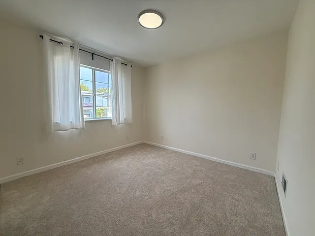 712 Prospect Row — Photo 15