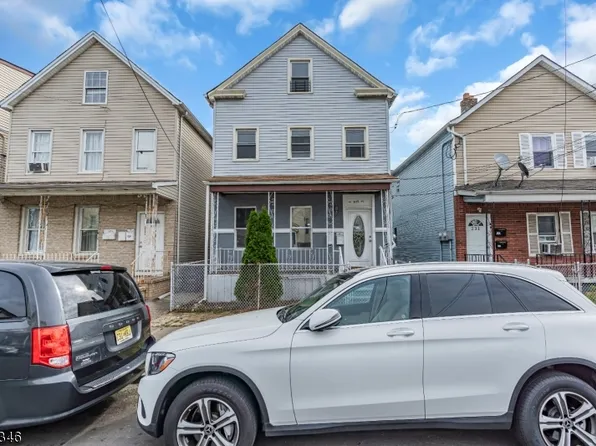 233 Pine St, Elizabeth City, NJ 07206