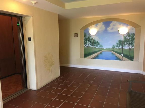 4th image of 630 Sapodilla Ave #513