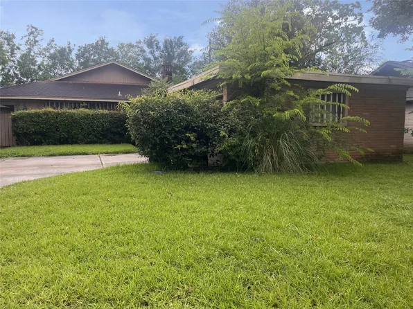 9610 Bob White Dr, Houston, TX 77096