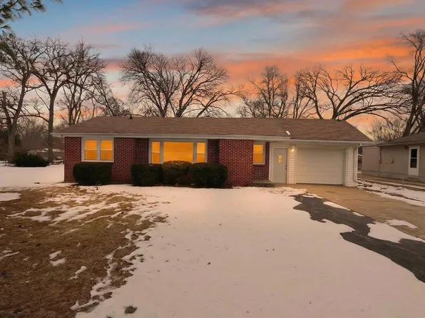 28 Liberty Blvd, Machesney Park, IL 61115