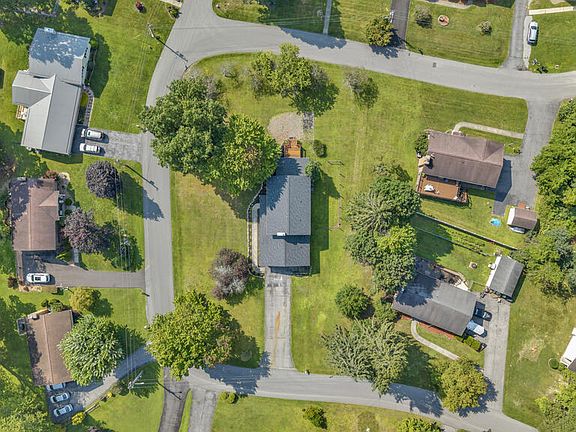 4th image of 306 Millstone Dr