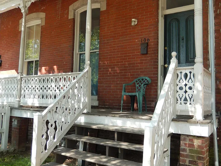 106 S Pine St — Photo 2