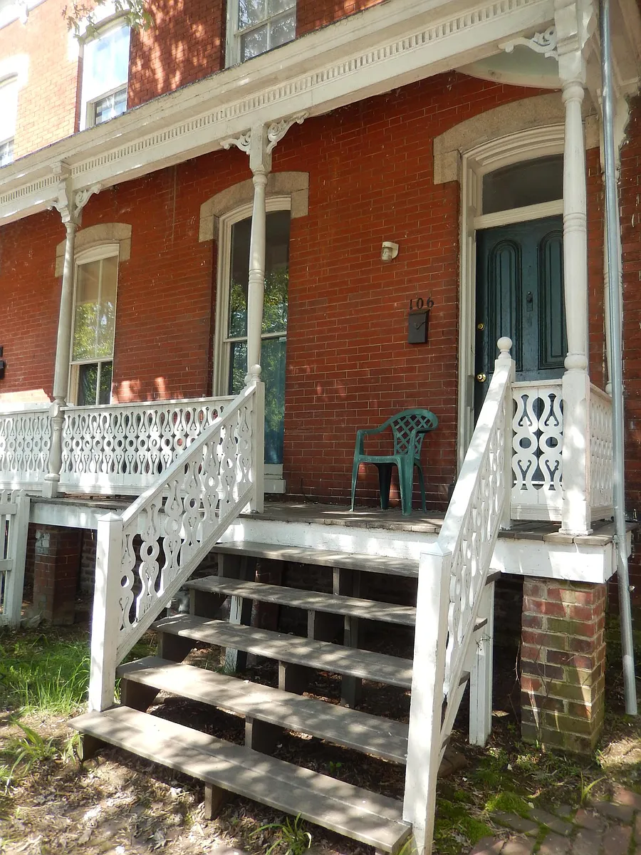 Building Photo - 106 S Pine St