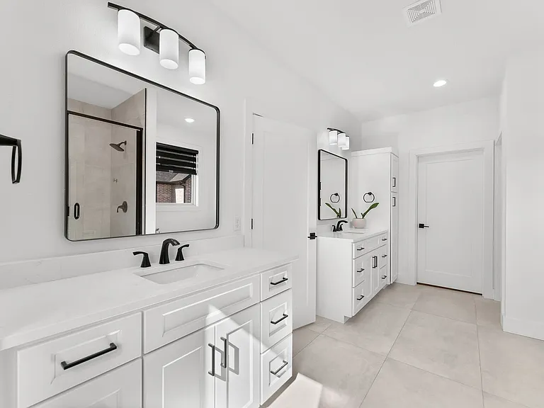 4464 E Lancaster Way — Photo 24
