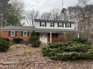 1200 Oakleaf Hl, Albany, NY 12303