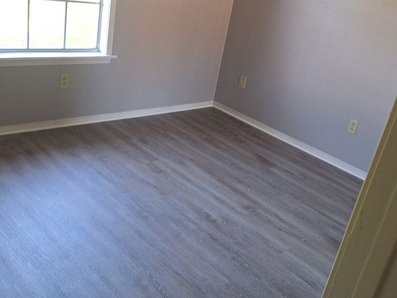 4th image of 221 N Little Ave
