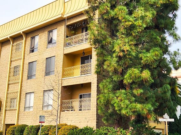 3rd image of 9201 Charleville Blvd APT 201