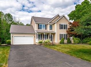 105 Sycamore Ct, Niskayuna, NY 12309
