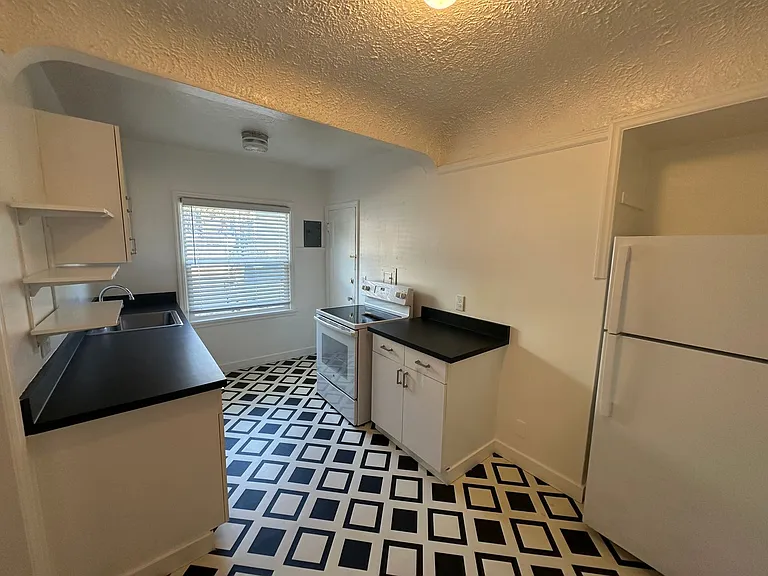 131 SE 24th Ave — Photo 7