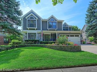 1030 Pointe Place Blvd, Rochester, MI 48307