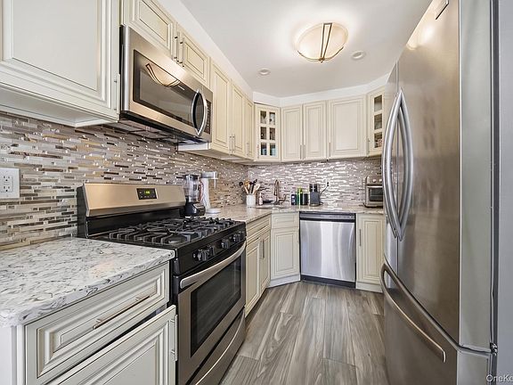 3rd image of 6908 Penelope Avenue