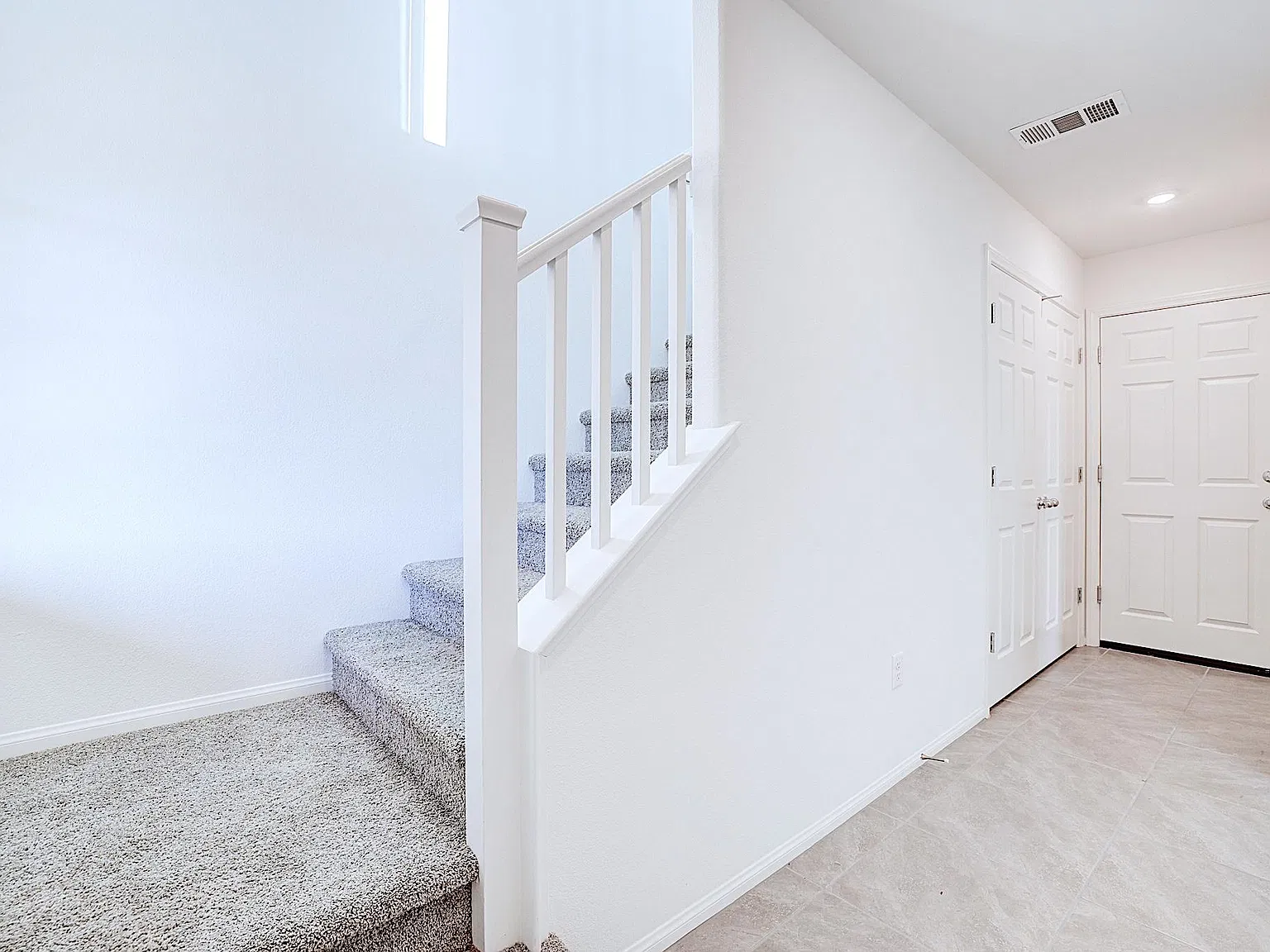 3 bed, 1374 sqft, $2,200 — Photo 4