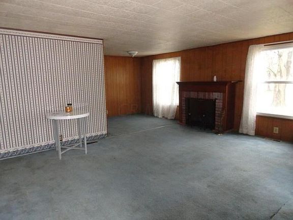 4th image of 420 Douglas St