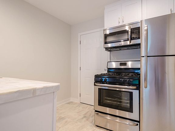 4th image of 4225 Toulouse St