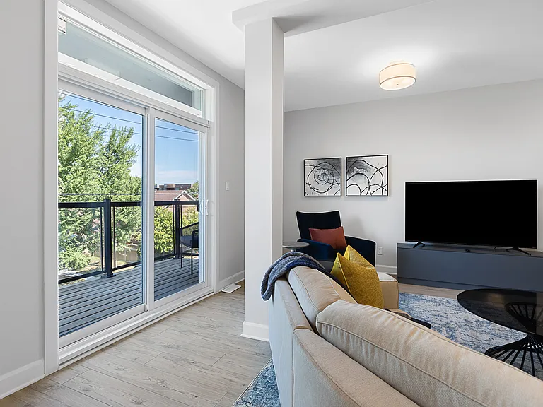 240 Blackburn Ave — Photo 24