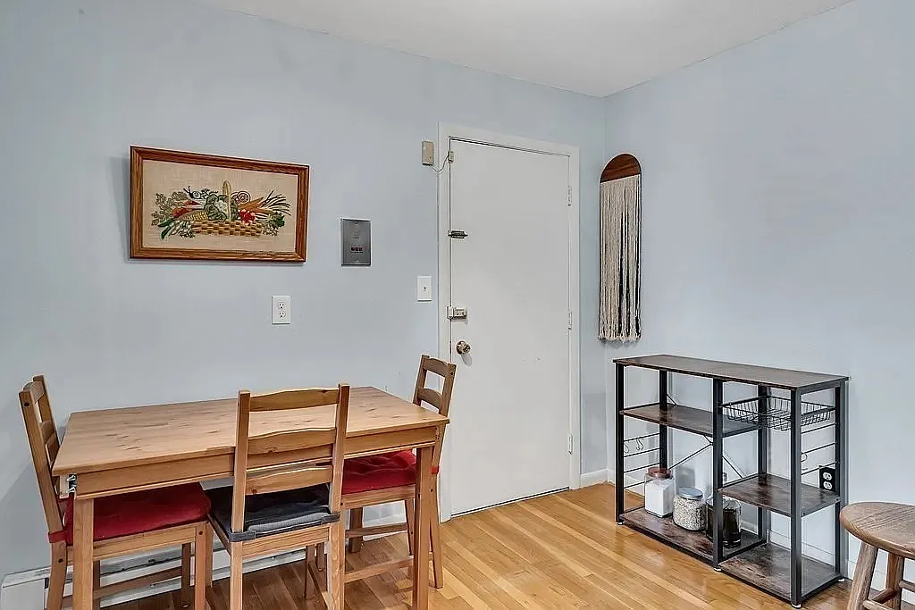2 bed, 890 sqft, $2,750 — Photo 3