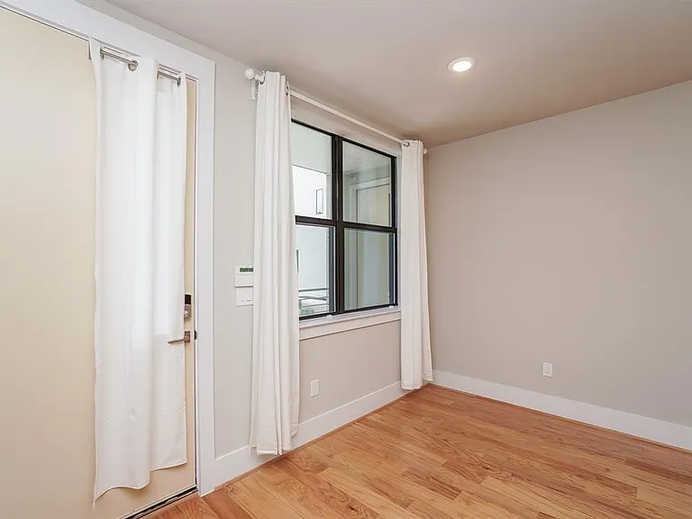 2401 Crawford St #A112 — Photo 10