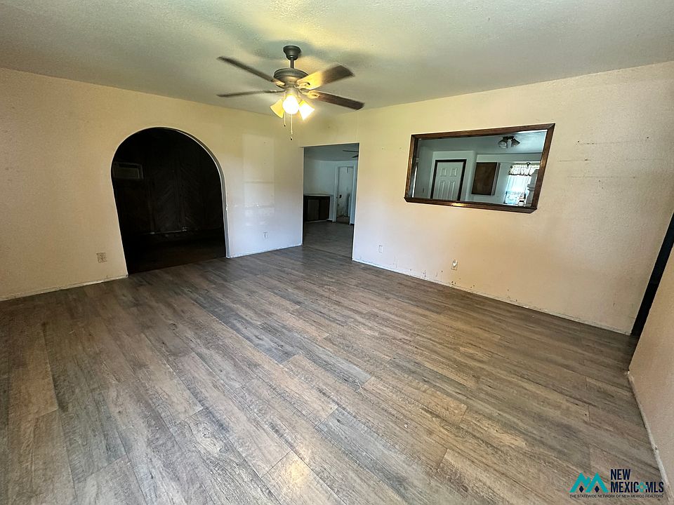 2nd image of 2713 Emerald Dr