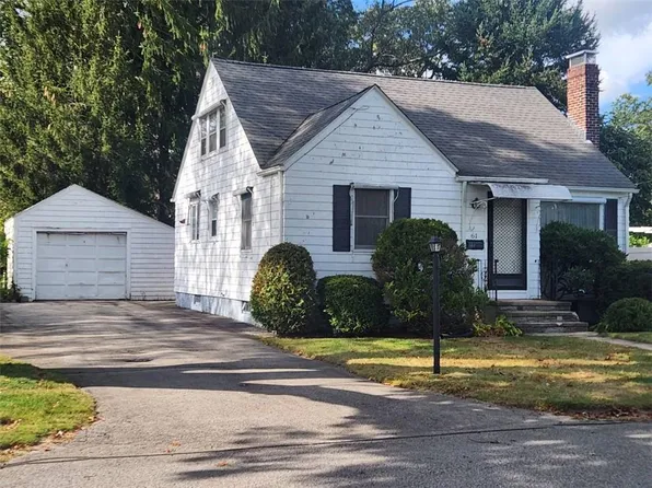 61 Crossland Rd, West Warwick, RI 02893