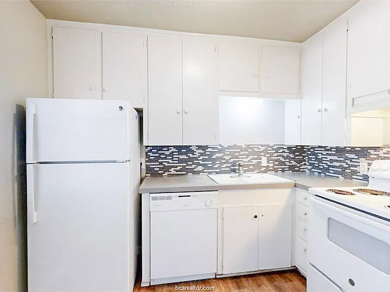 3800 E 29th St #19 — Photo 10