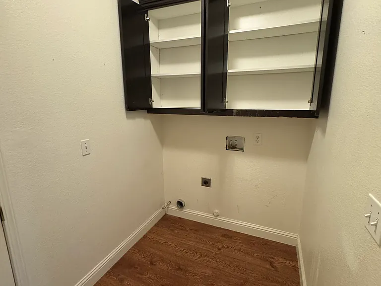 901 Ross Dr — Photo 6