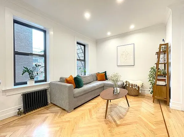 24-51 38th St #C3, Astoria, NY 11103