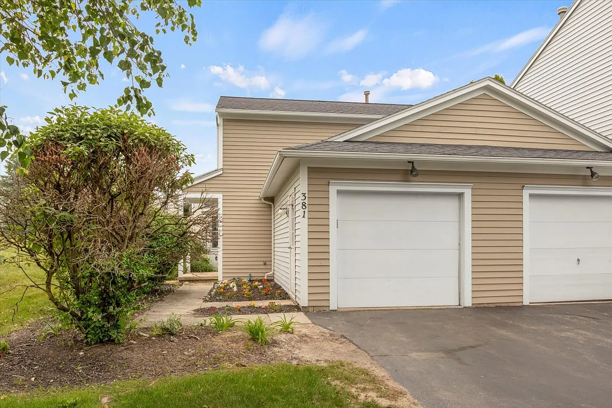 3 bed, 1.5 bath, 1232 sqft, $2,195 — Photo 1