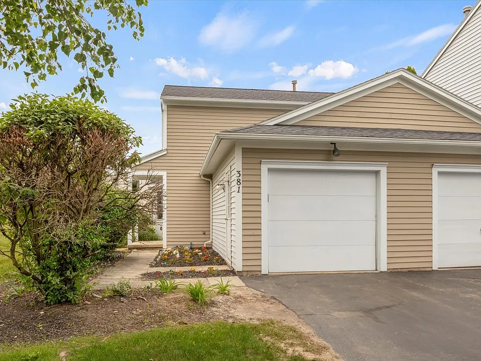 381 Lenora Ln