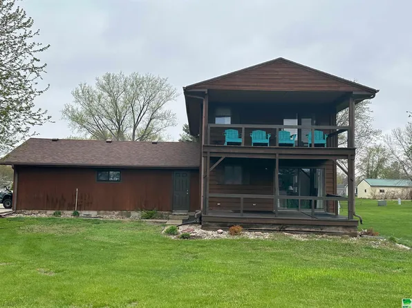 911 E Washington St, Elk Point, SD 57025