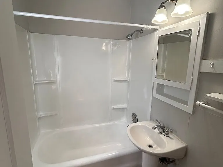 Lower East Side Milwaukee Studio and One bed Apartments- Flexible Lease Terms — Photo 14