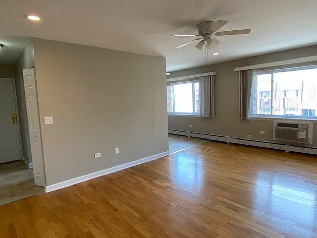 2 bed, 1000 sqft, $1,760 — Photo 3