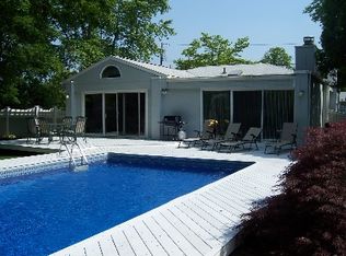 5 Driftwood Ln, Remsenburg, NY 11960