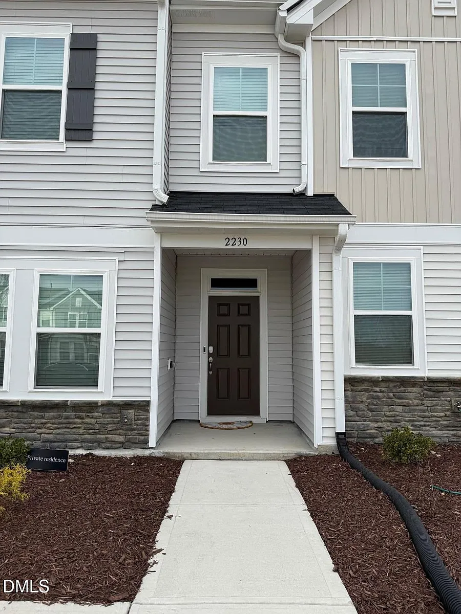 Building Photo - 2230 Kasota Ln