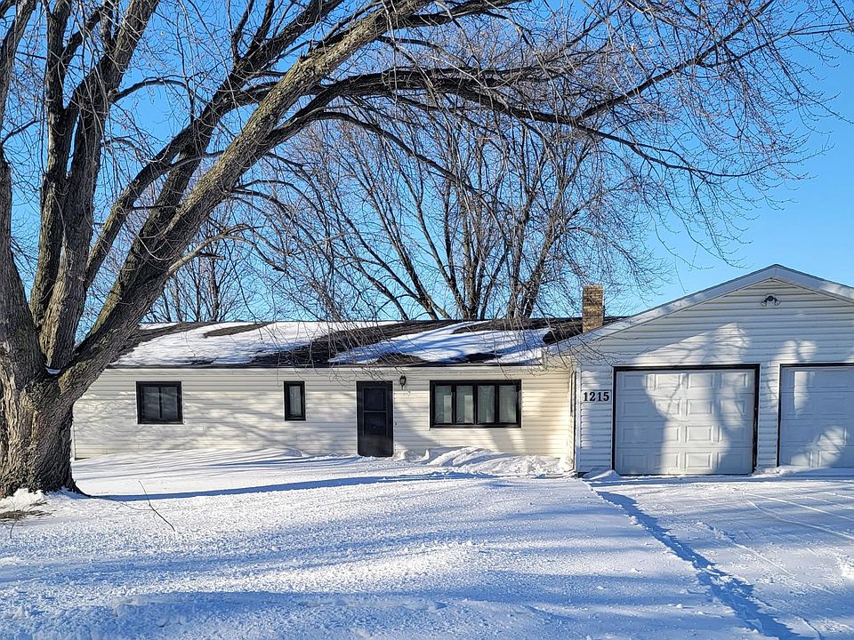 1st image of 1215 Castle Dr