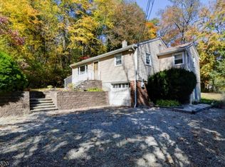 4 Shady Ln, West Milford, NJ 07480
