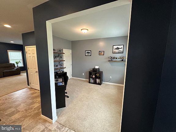 3rd image of 20 Greenview Dr