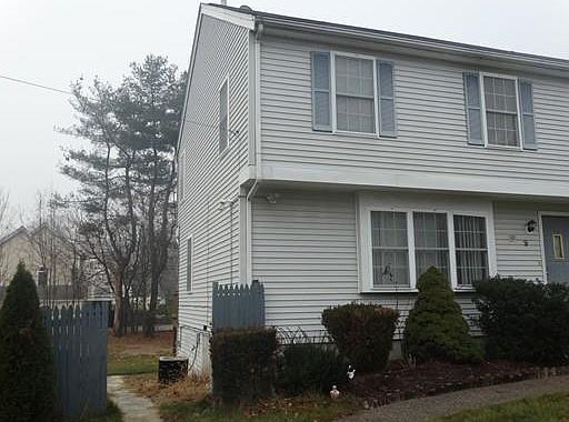 2nd image of 50 Railroad Ave